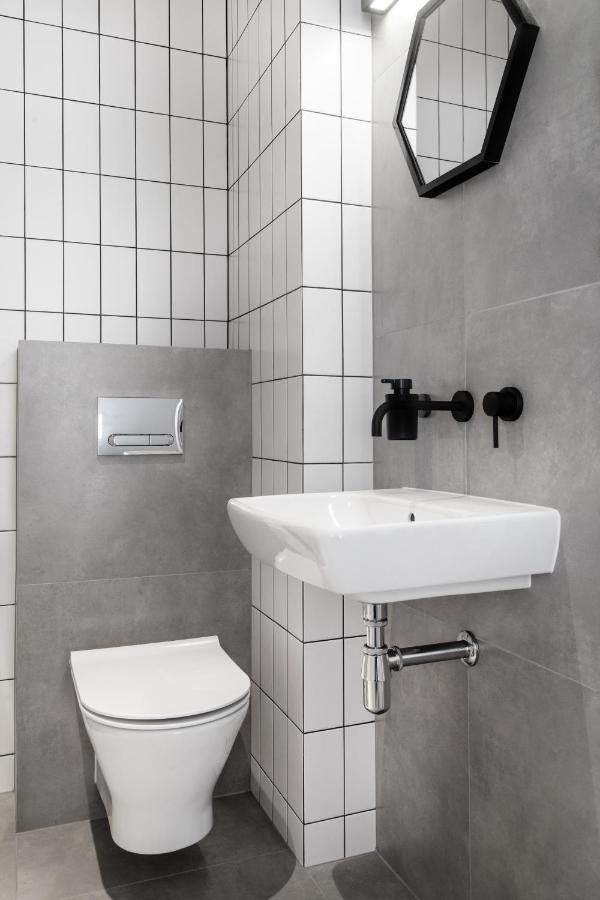Househost Apartament: Ul. Miodowa 42/42B Krakow Bagian luar foto